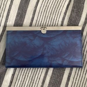 Clutch with Magnet Closure - NWOT